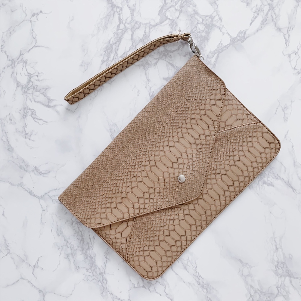 ❗3/$20 Beige Faux Leather Envelope Clutch Wristlet